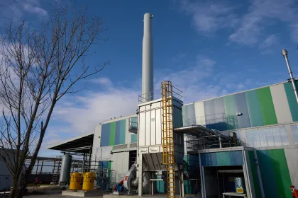 Esterno capannone produzione plastiche riciclate